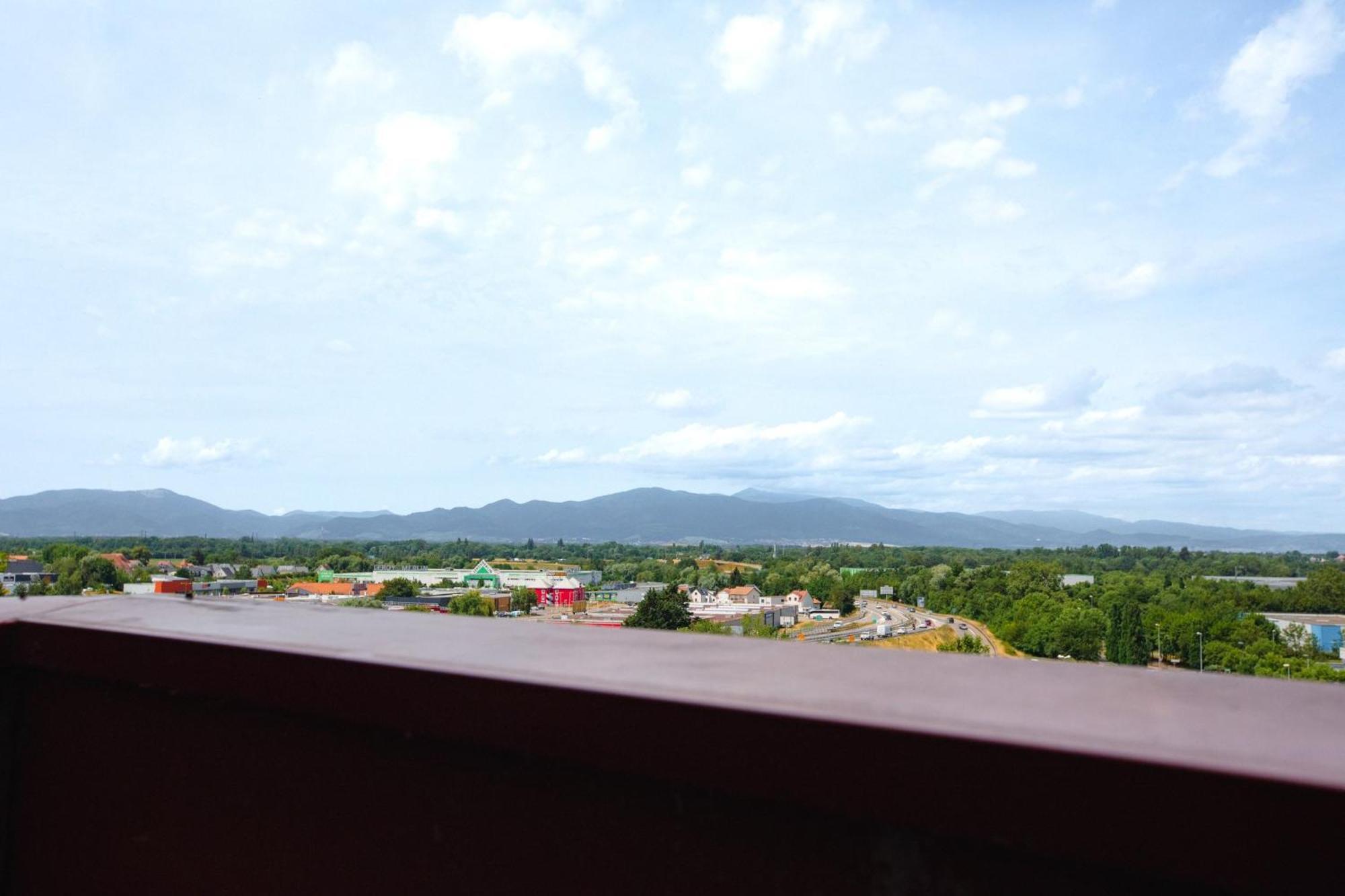 Holiday Inn Mulhouse By Ihg Bagian luar foto