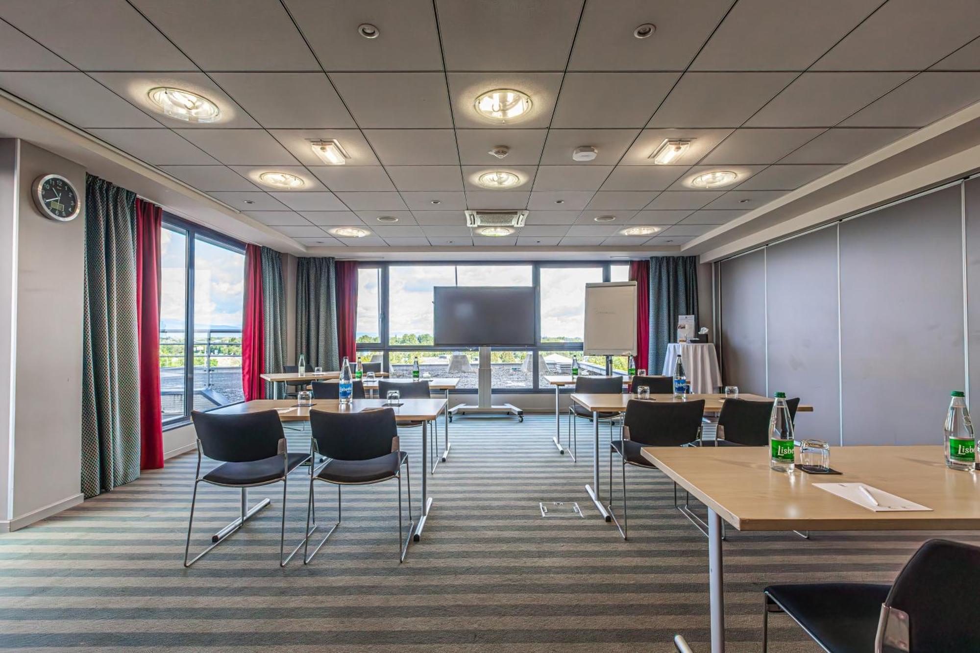 Holiday Inn Mulhouse By Ihg Bagian luar foto