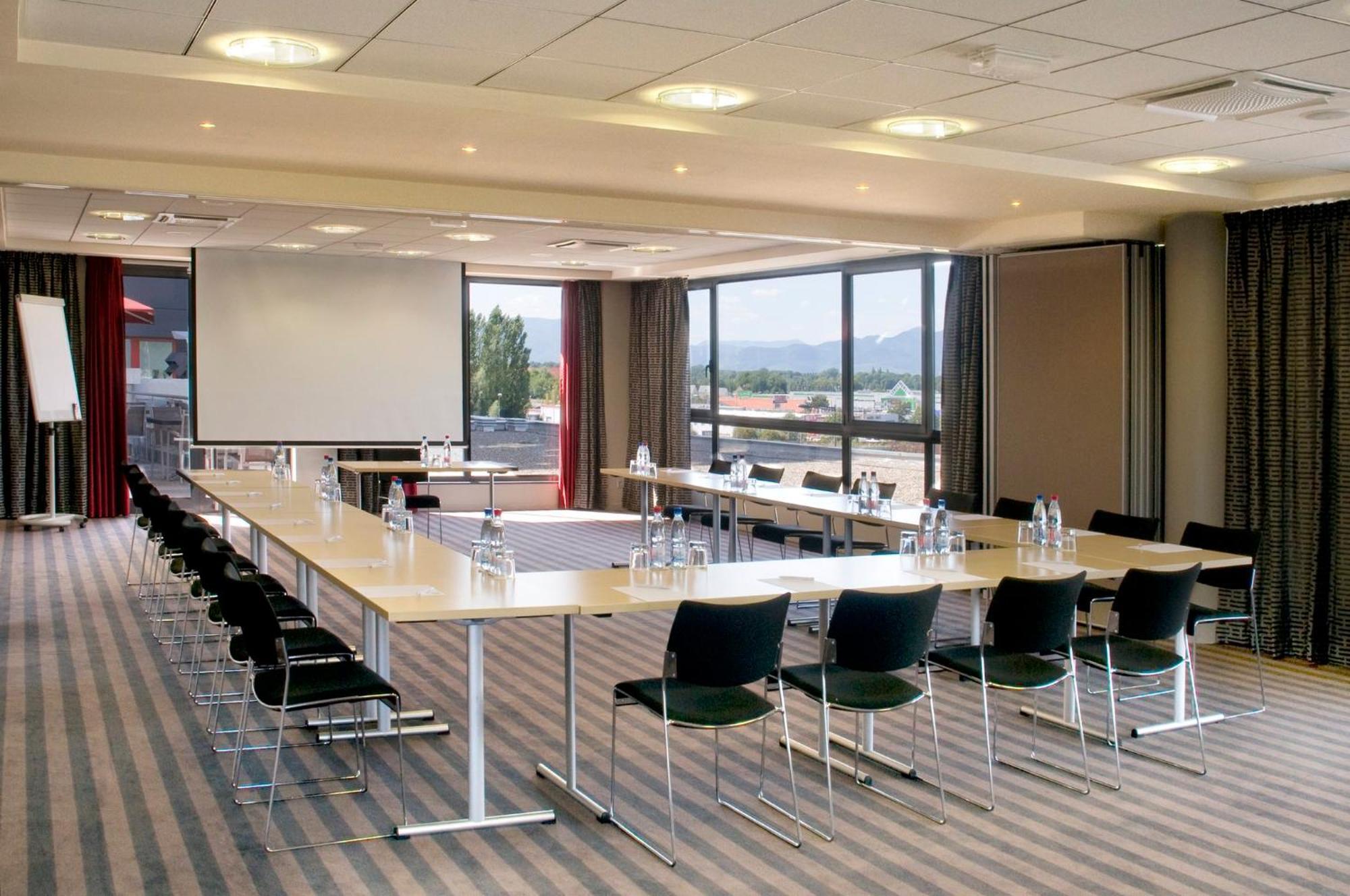 Holiday Inn Mulhouse By Ihg Bagian luar foto