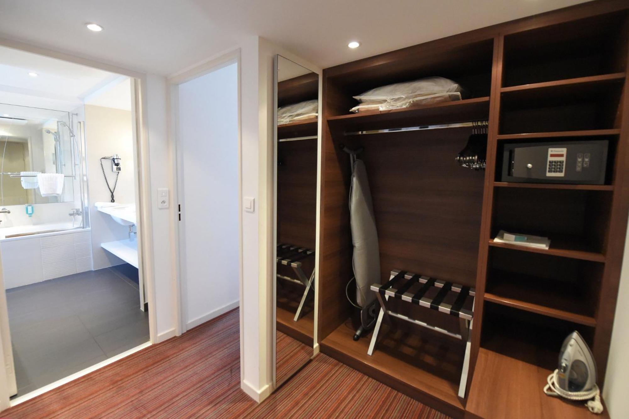 Holiday Inn Mulhouse By Ihg Bagian luar foto