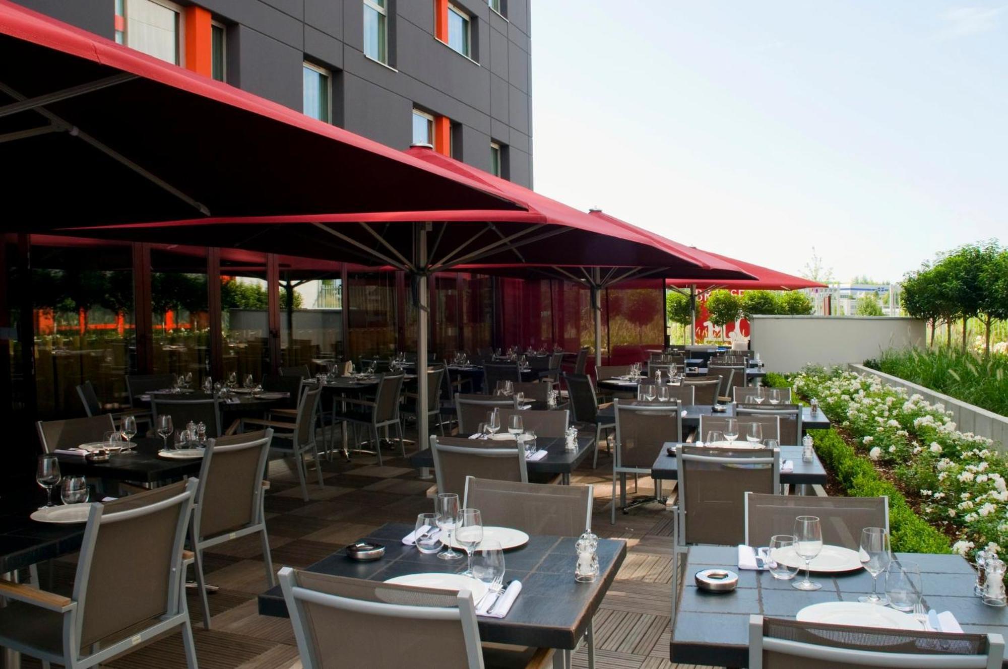 Holiday Inn Mulhouse By Ihg Bagian luar foto