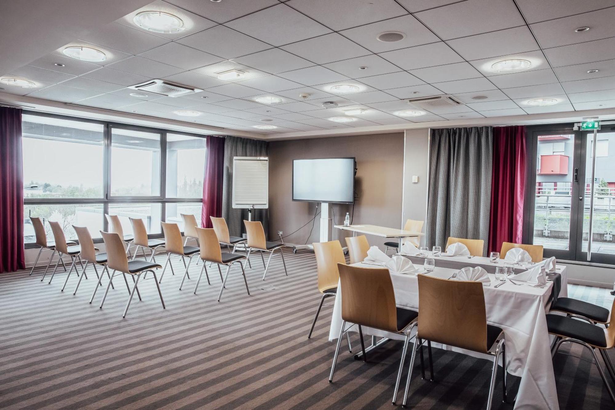 Holiday Inn Mulhouse By Ihg Bagian luar foto