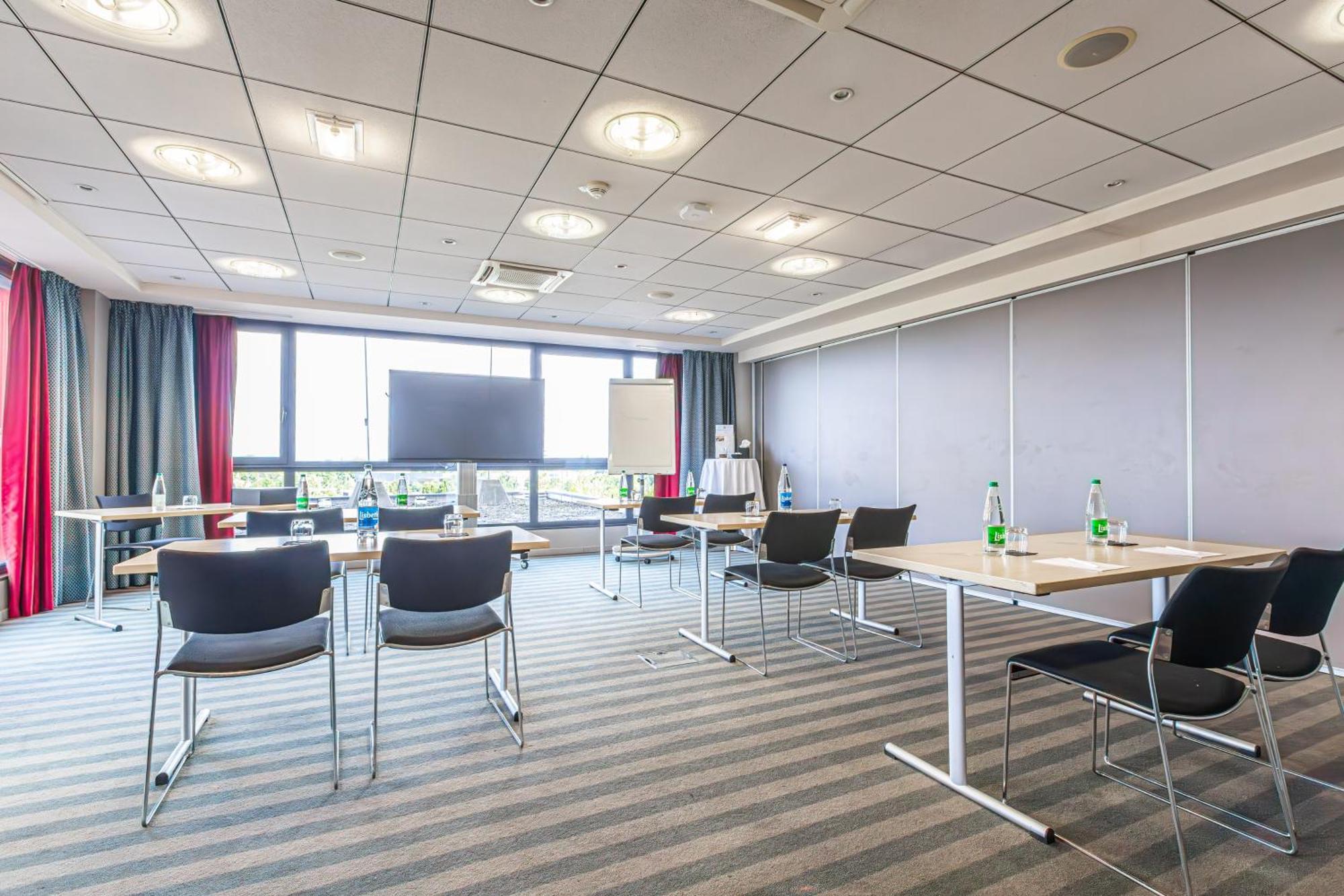 Holiday Inn Mulhouse By Ihg Bagian luar foto